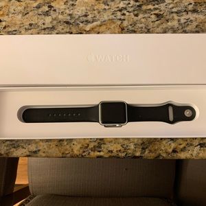 GREAT CONDITION APPLE WATCH 38mm w/ 3 bands